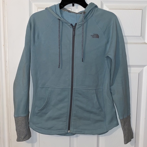 3/$30 The North Face Sweater - Picture 2 of 10